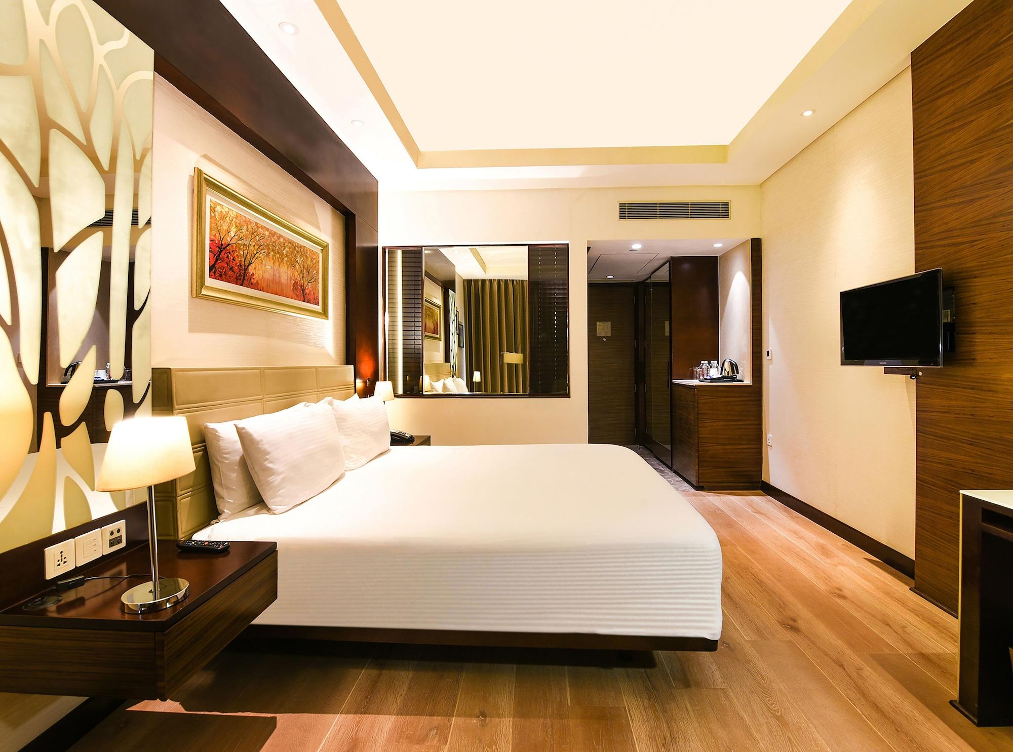 Hotel Doubletree By Hilton Gurugram Baani Square à Gurgaon Extérieur photo