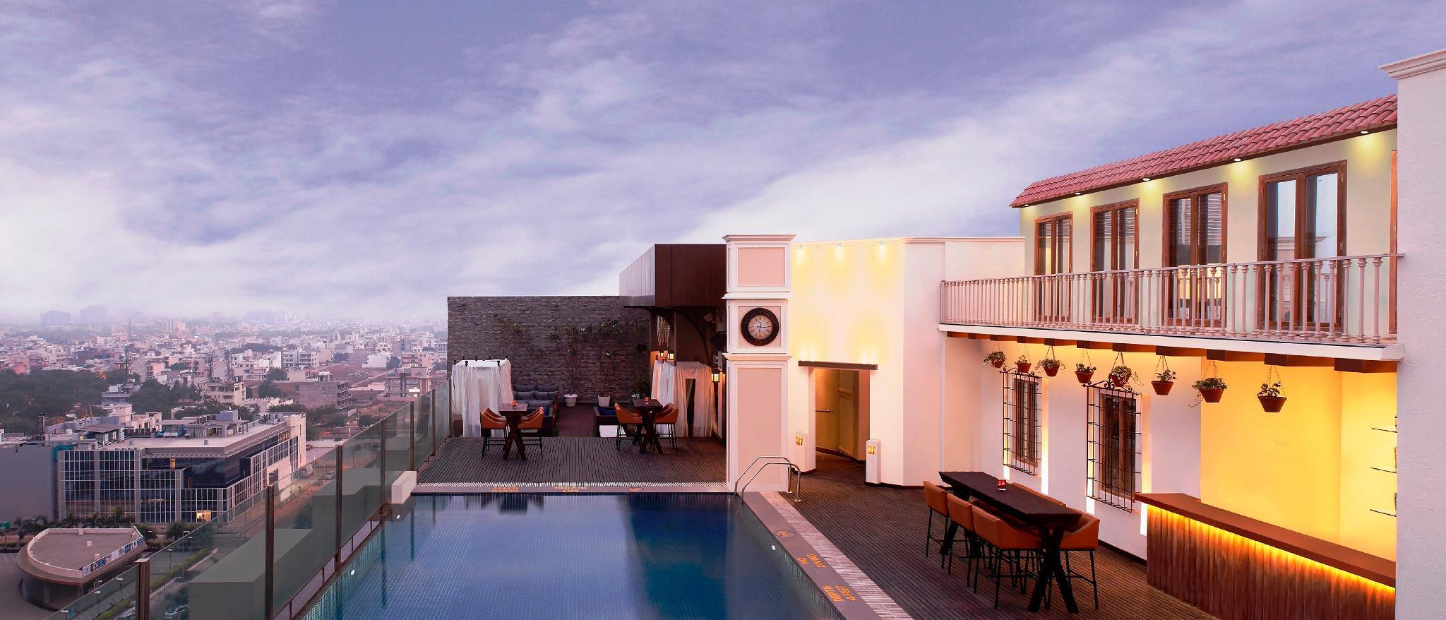 Hotel Doubletree By Hilton Gurugram Baani Square à Gurgaon Extérieur photo