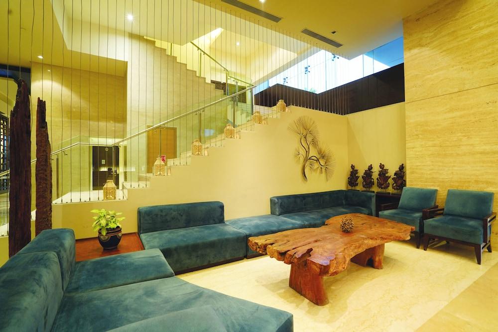 Hotel Doubletree By Hilton Gurugram Baani Square à Gurgaon Extérieur photo