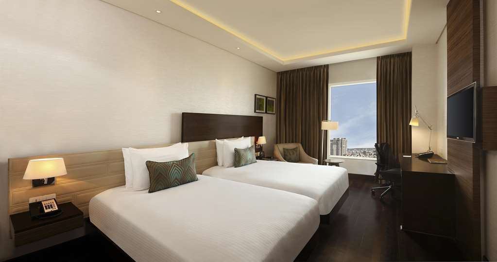 Hotel Doubletree By Hilton Gurugram Baani Square à Gurgaon Chambre photo