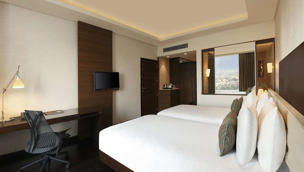 Hotel Doubletree By Hilton Gurugram Baani Square à Gurgaon Chambre photo